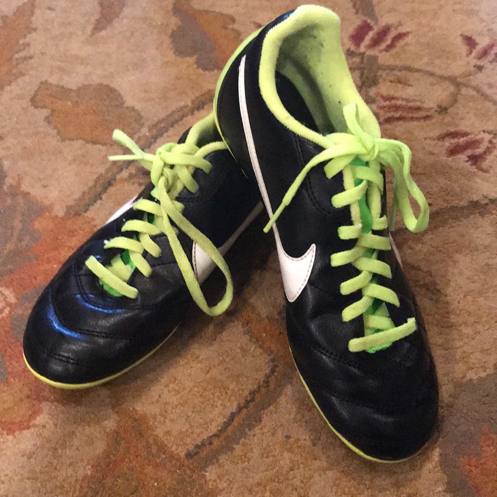 Nike soccer cleats size 4Y